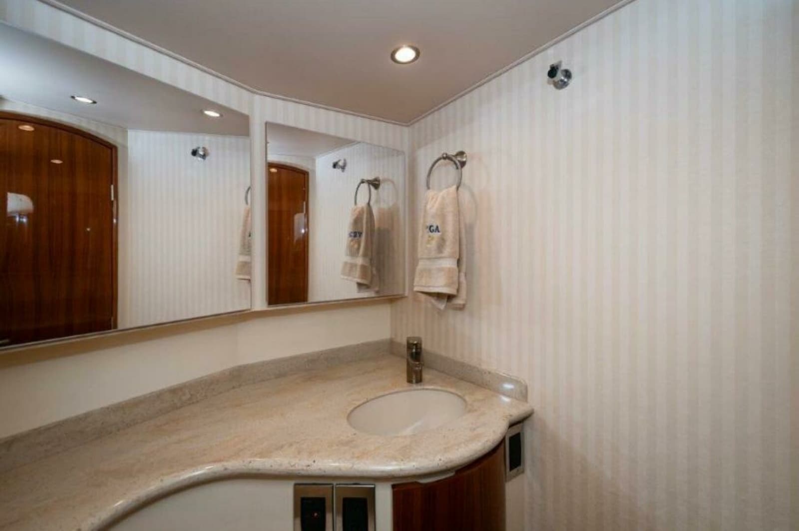 2012 Viking 42 Convertible - Photo 21