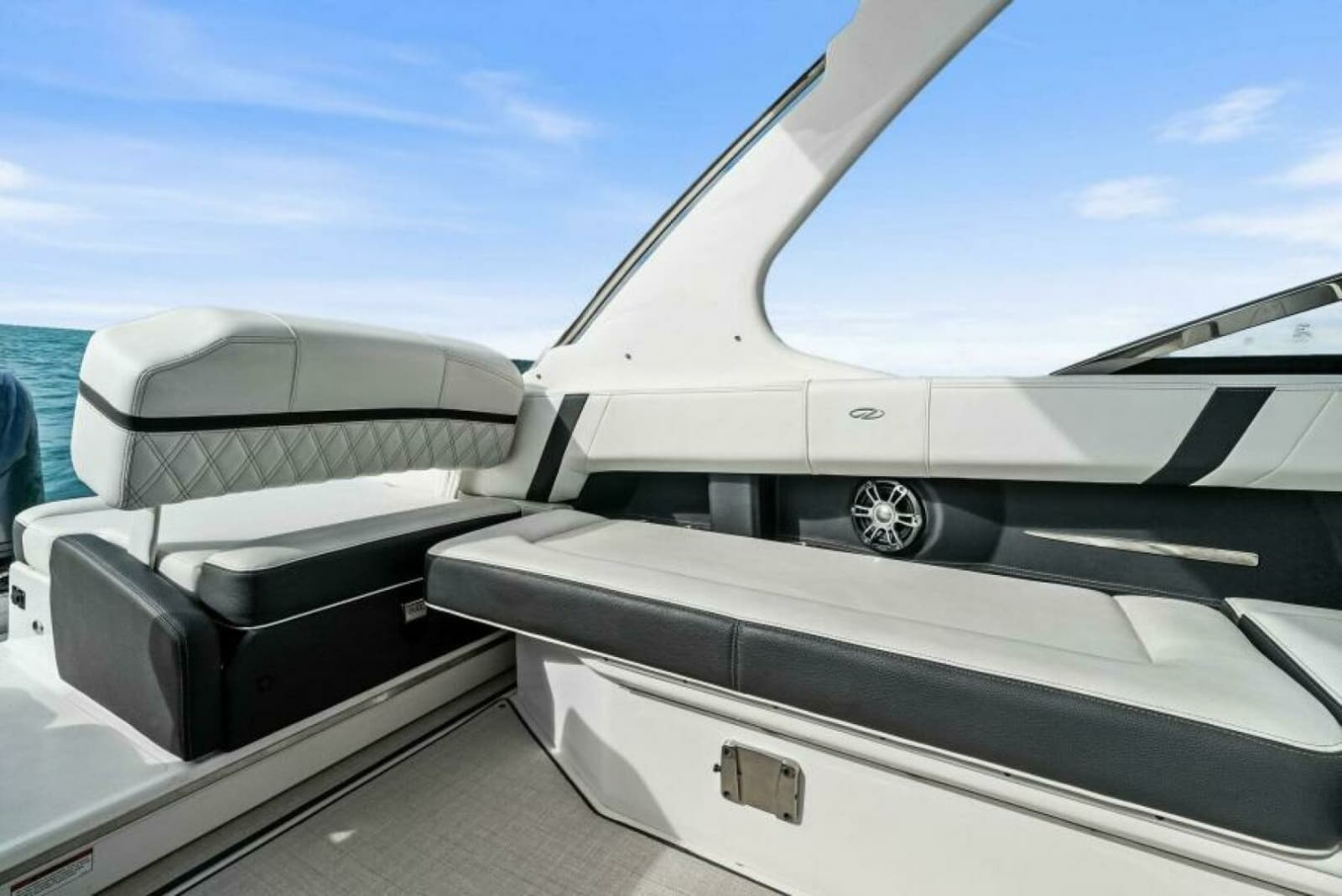 2023 Regal 29 OBX - Photo 9