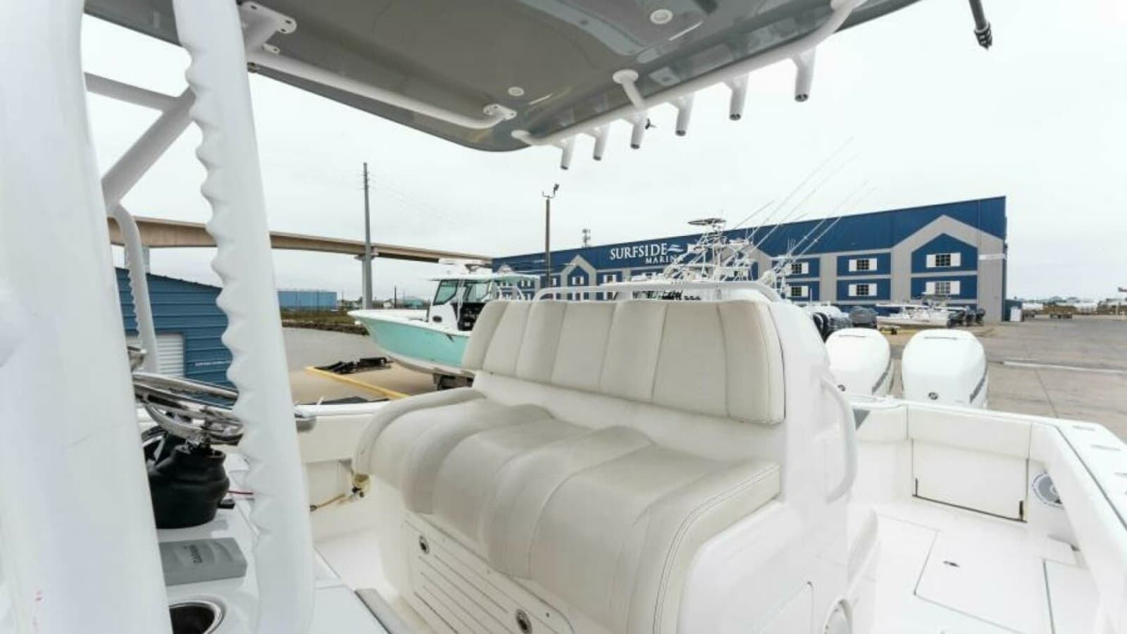 2019 Invincible 39 Open - Photo 4