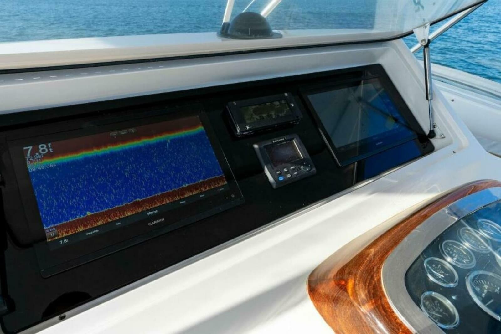 2003 Viking 48 Convertible - Photo 17