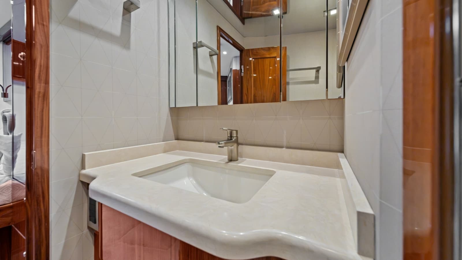 2021 Viking 72 Enclosed Bridge - Photo 50