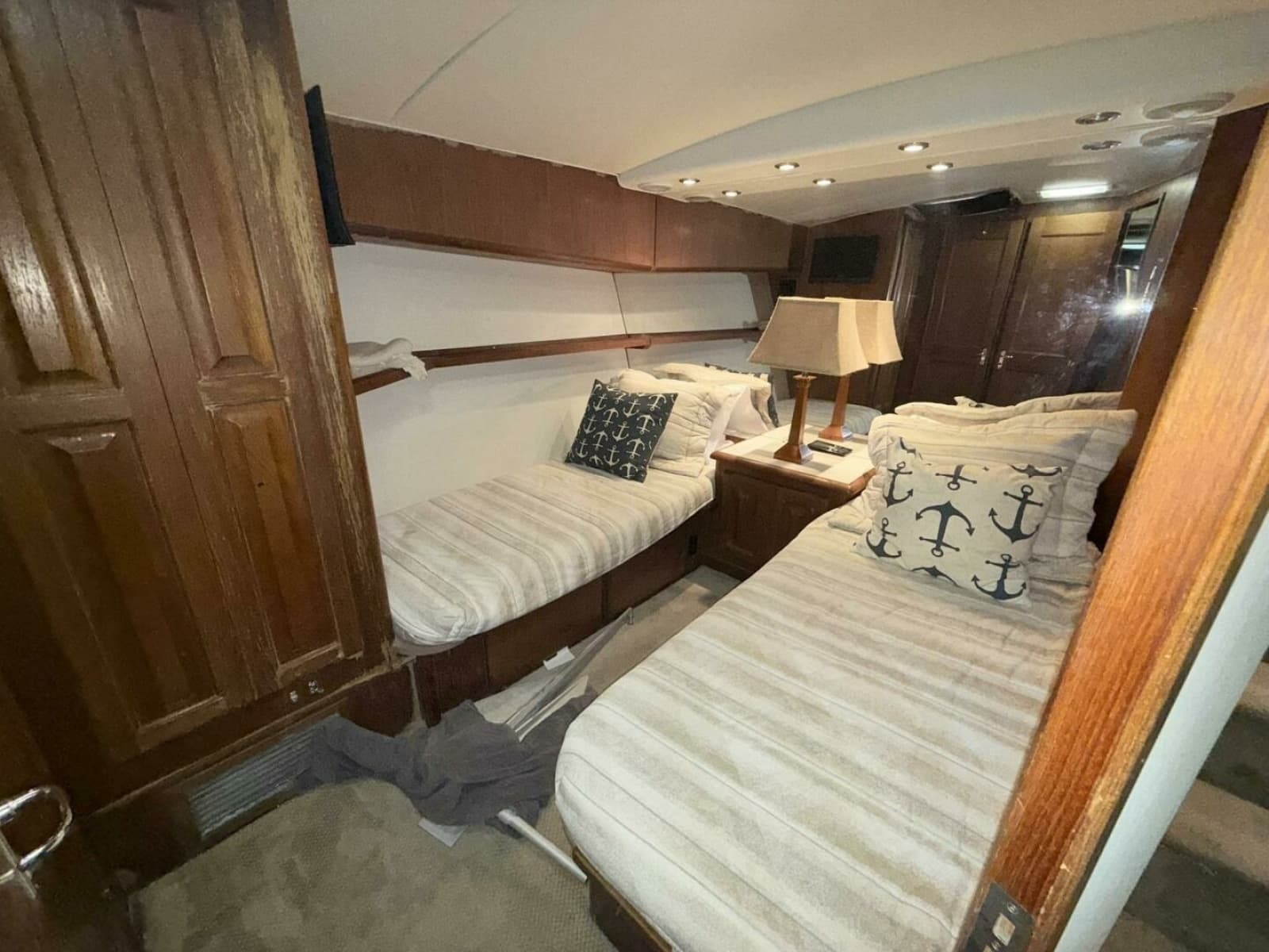 1992 Viking 50 Convertible - Photo 29