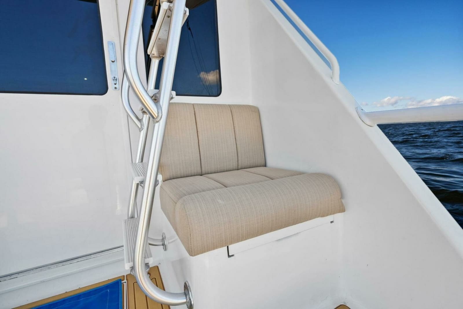 2002 Viking 65 Convertible - Photo 13