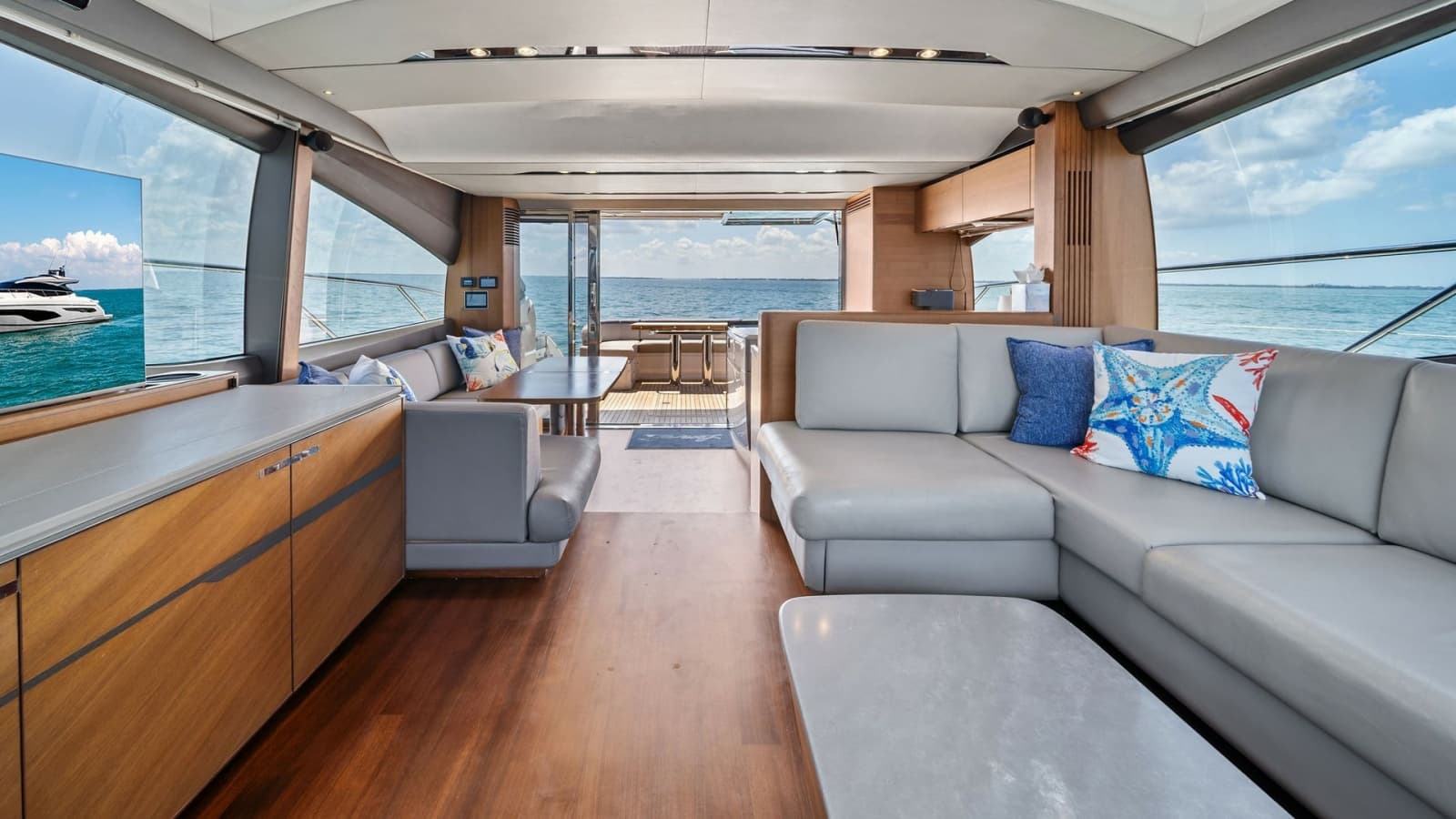 2019 Princess V65 - Photo 7