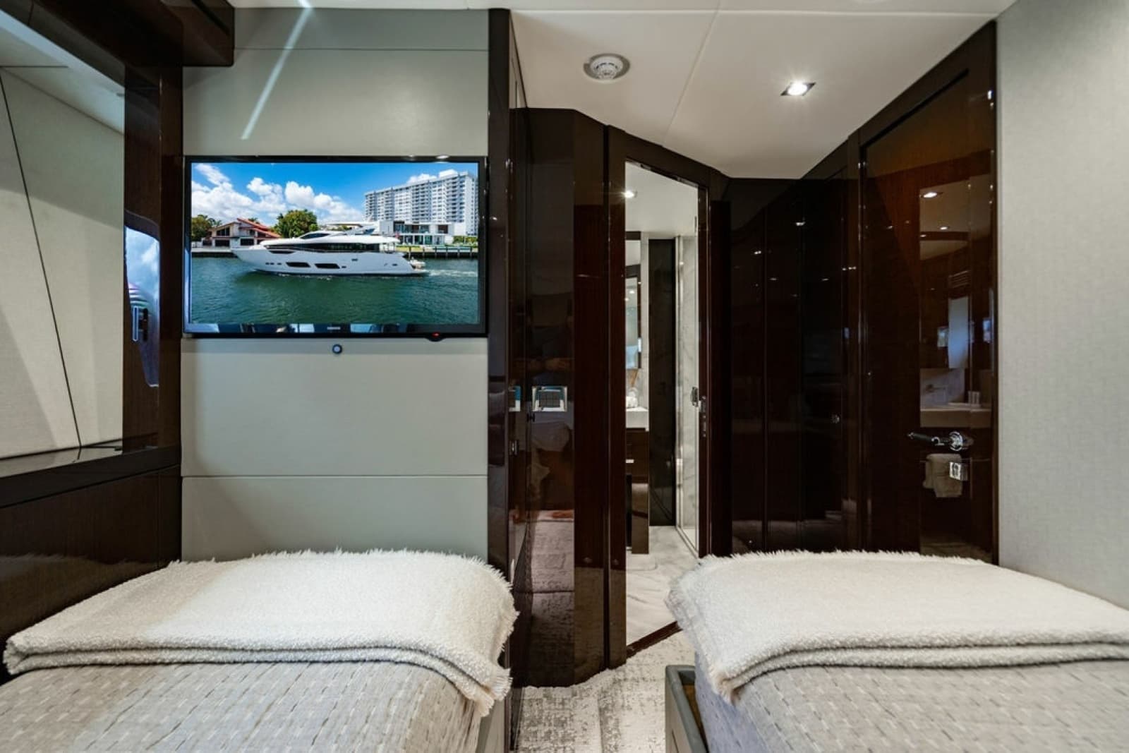 2019 Sunseeker 95 Motor Yacht - Photo 75