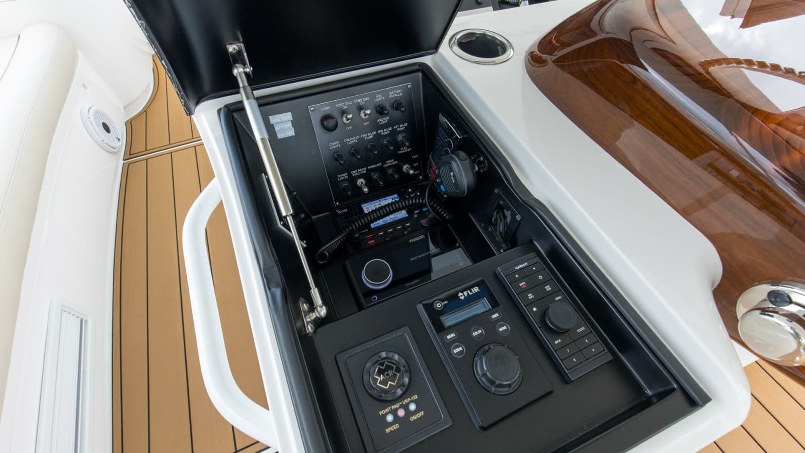 2022 Viking 58 Convertible - Photo 34