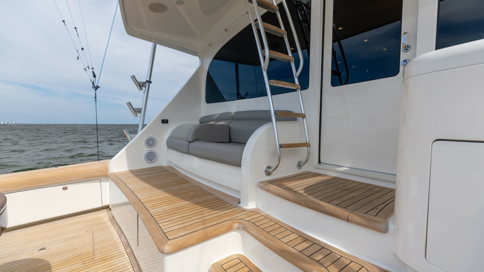 2018 Viking 72 Convertible - Photo 40