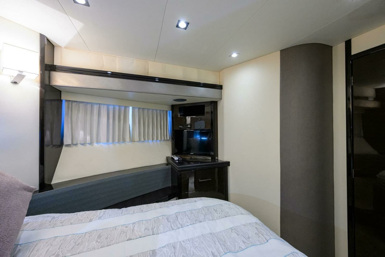 2016 Marquis 660 Sport Yacht - Photo 14