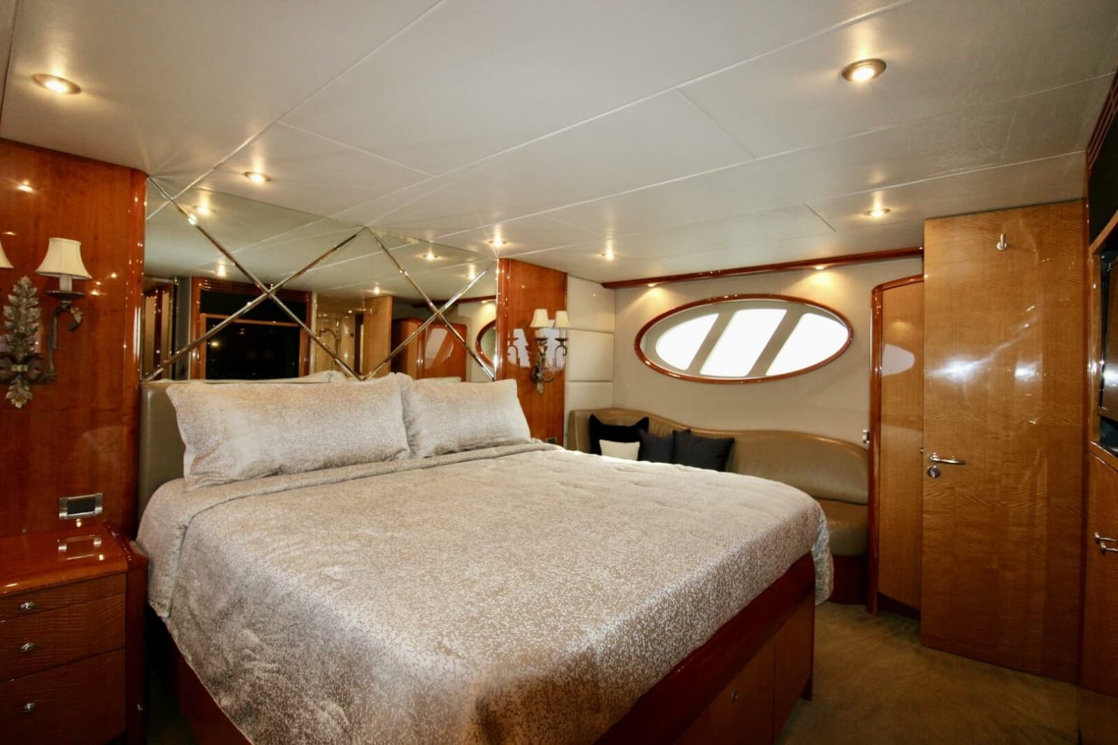 2007 Lazzara Yachts 74 Motor Yacht - Photo 73