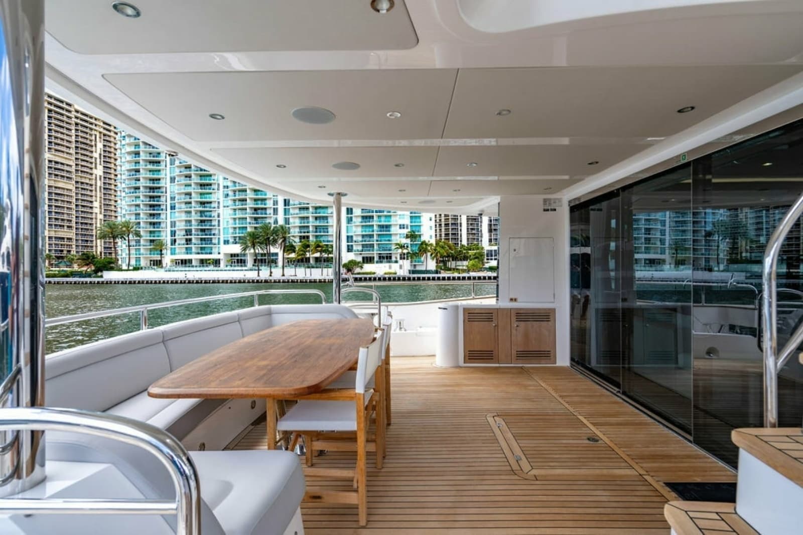 2019 Sunseeker 95 Motor Yacht - Photo 13