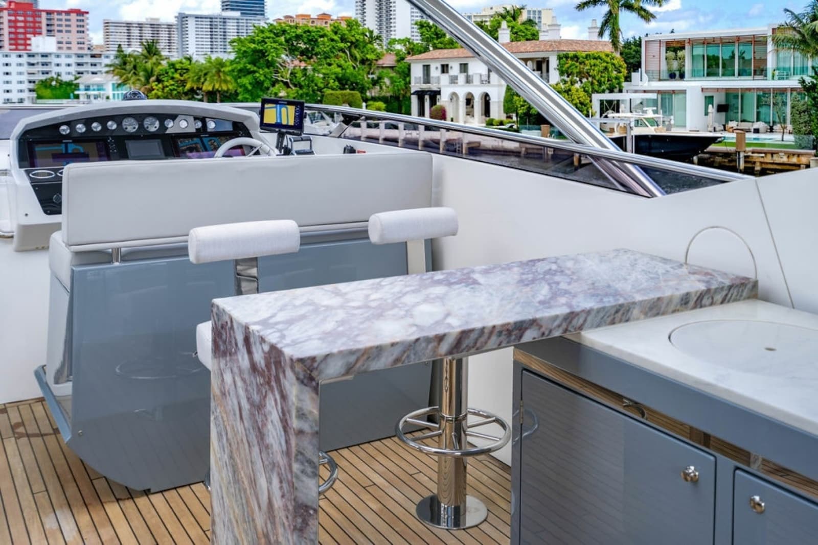 2019 Sunseeker 95 Motor Yacht - Photo 28