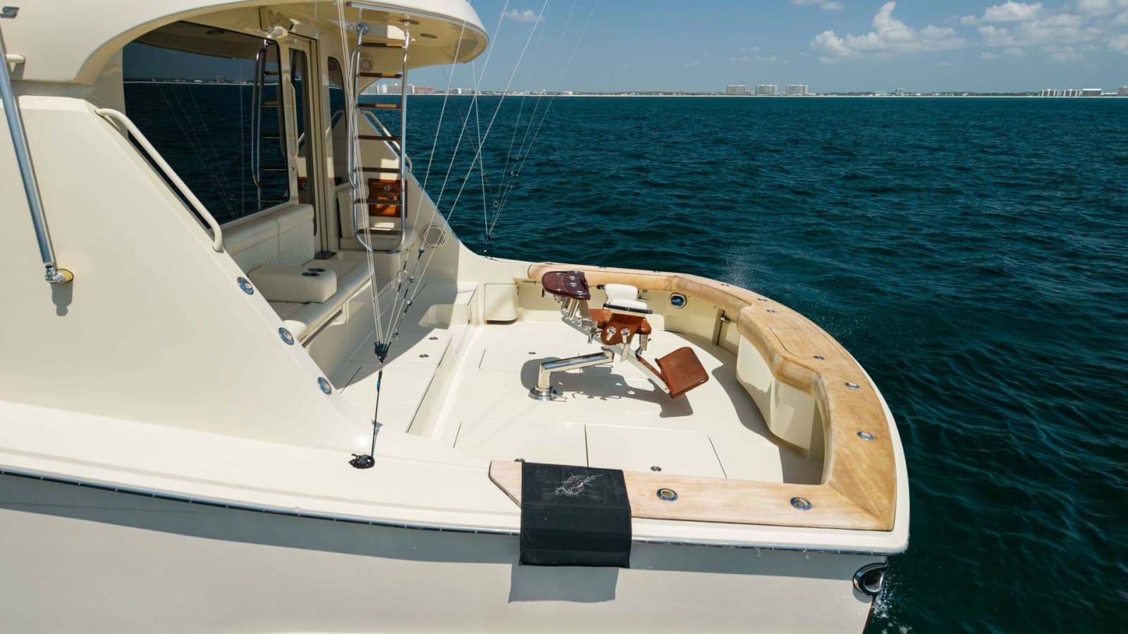 2007 Hatteras 68 Convertible - Photo 45