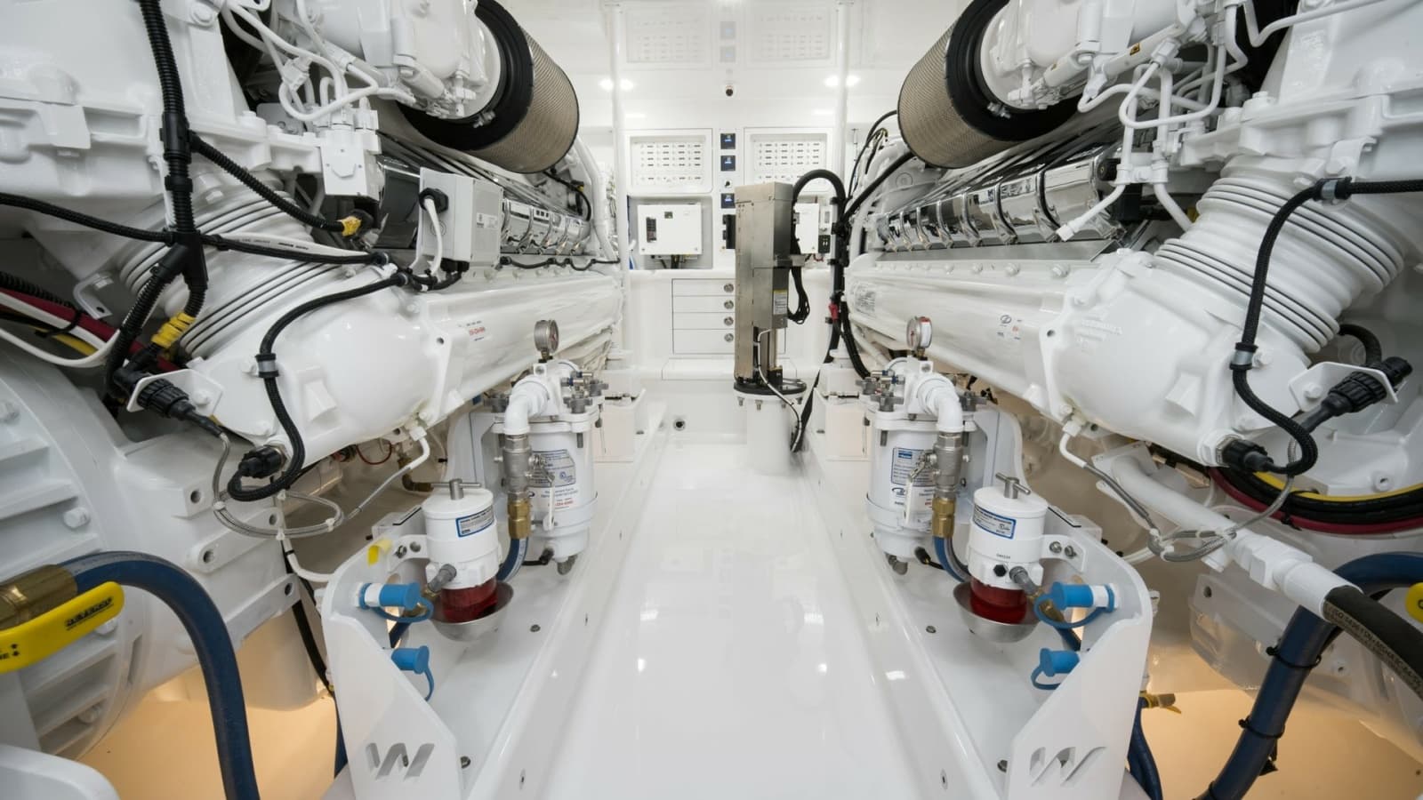 2026 Winter Custom Yachts 75 Open Convertible - Photo 44