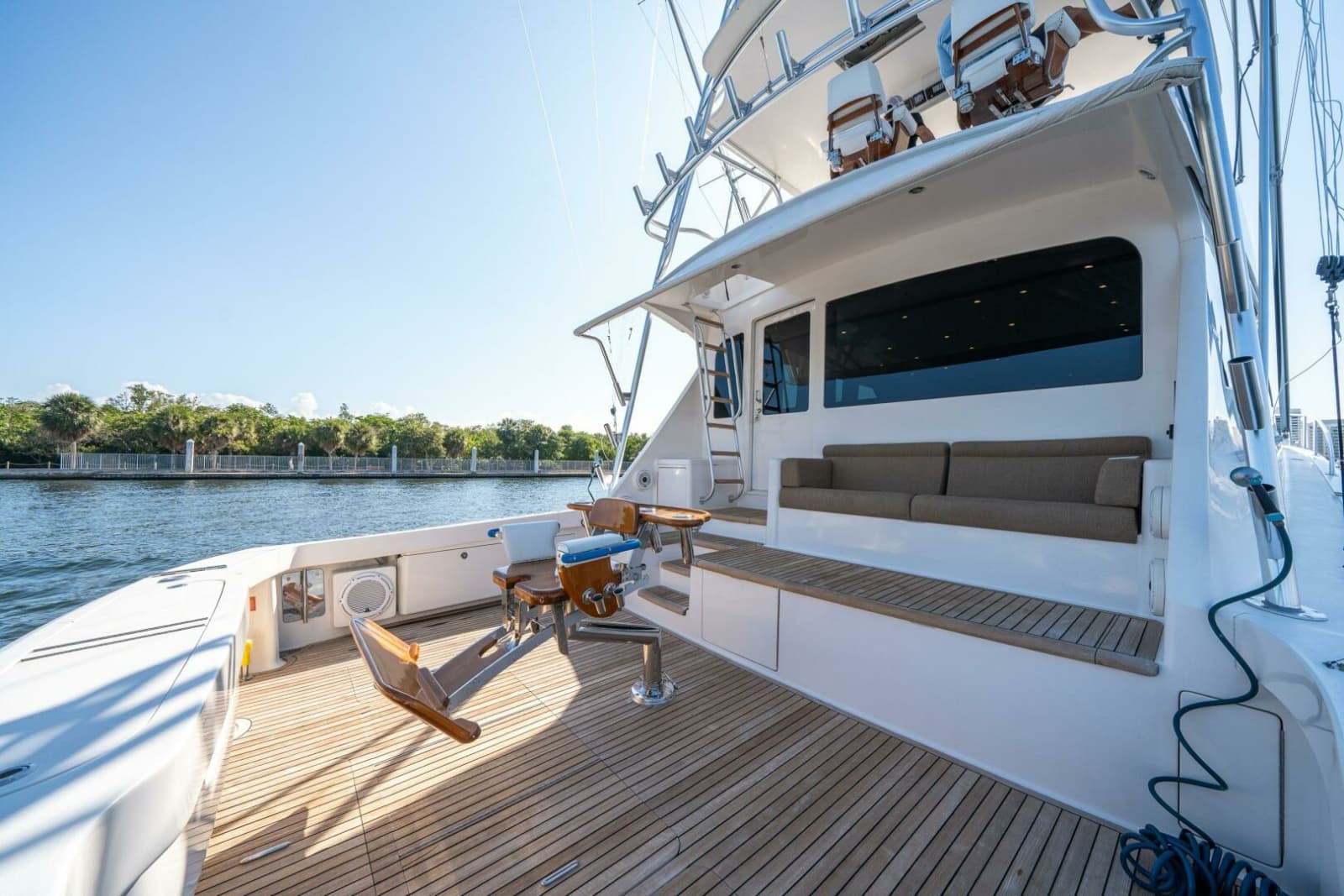 2006 Viking 68 Convertible - Photo 56