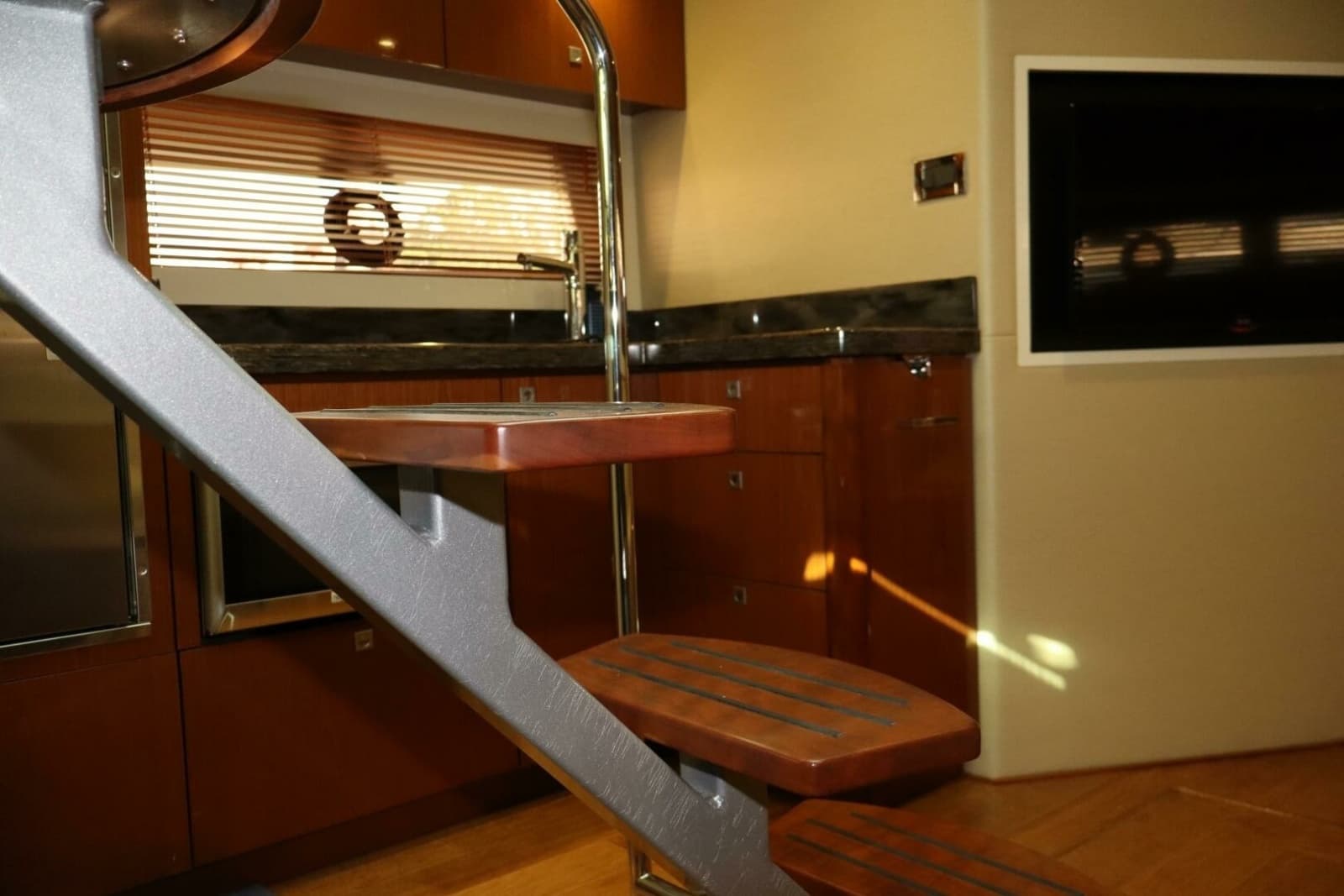 2015 Sea Ray 410 Sundancer - Photo 23