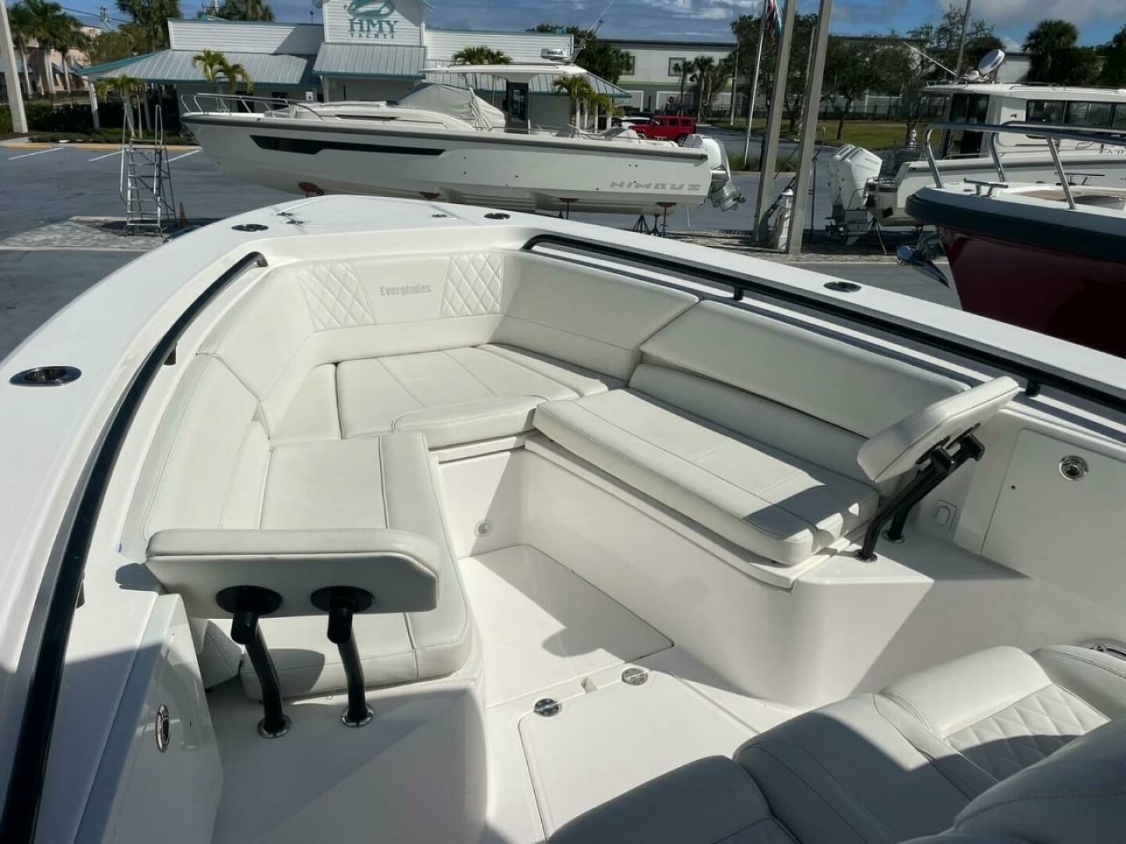 2022 Everglades 335 Center Console - Photo 36