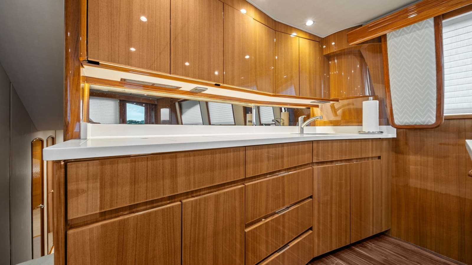 2015 Viking 55 Convertible - Photo 27
