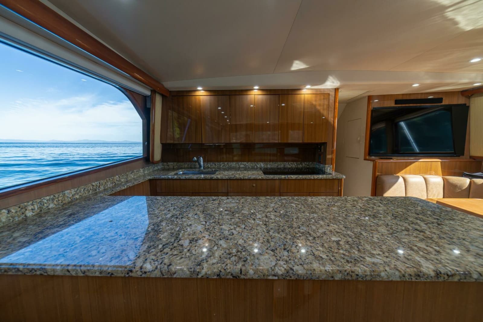 2006 Viking 56 Convertible - Photo 35