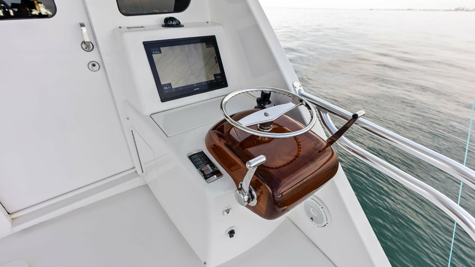 2017 Viking 80 Convertible - Photo 45