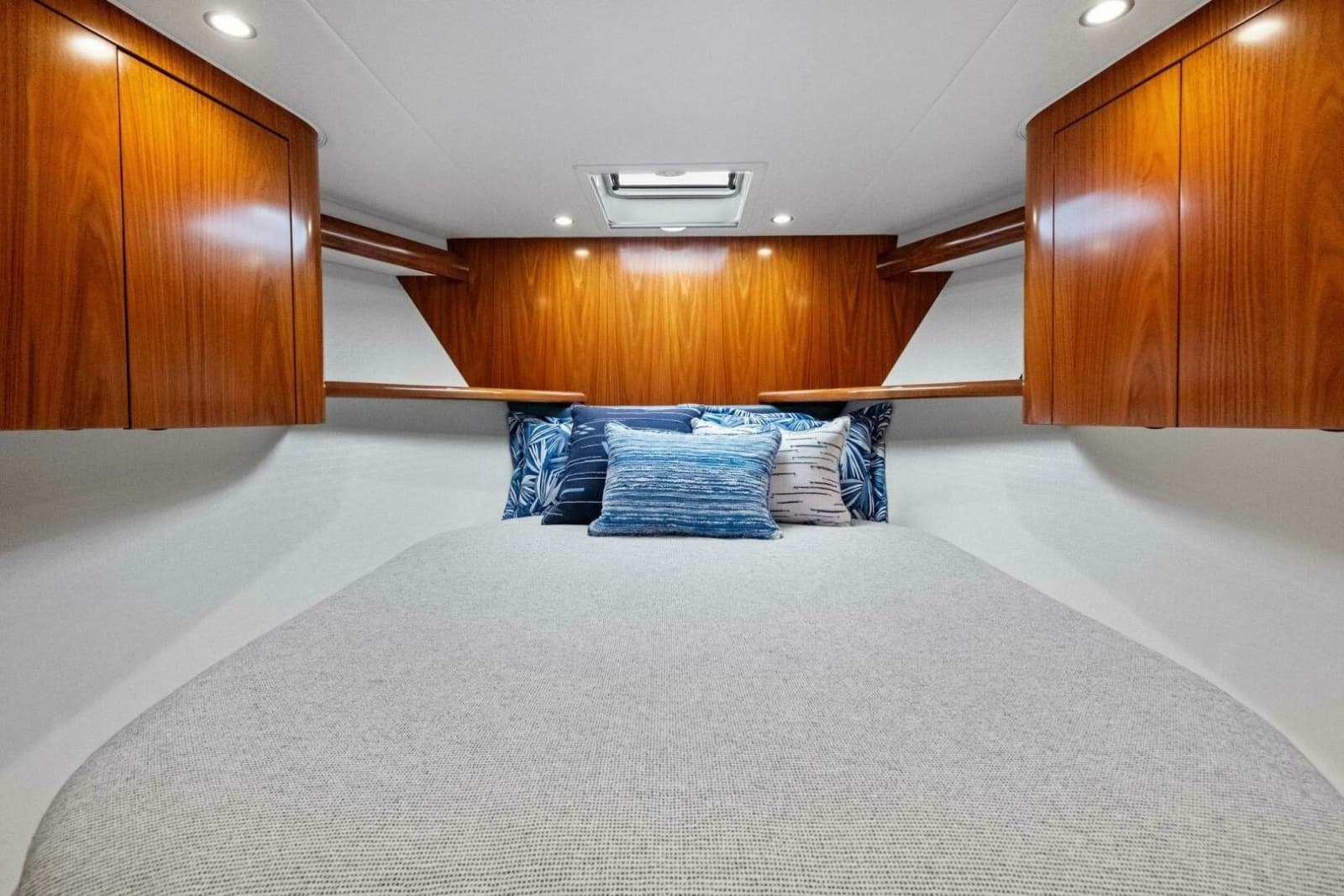 2025 Viking 58 Convertible - Photo 23