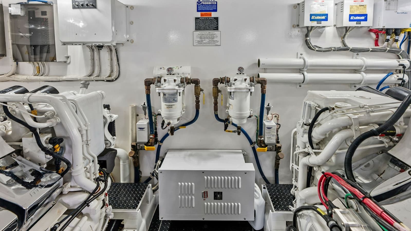 2017 Viking 80 Convertible - Photo 66