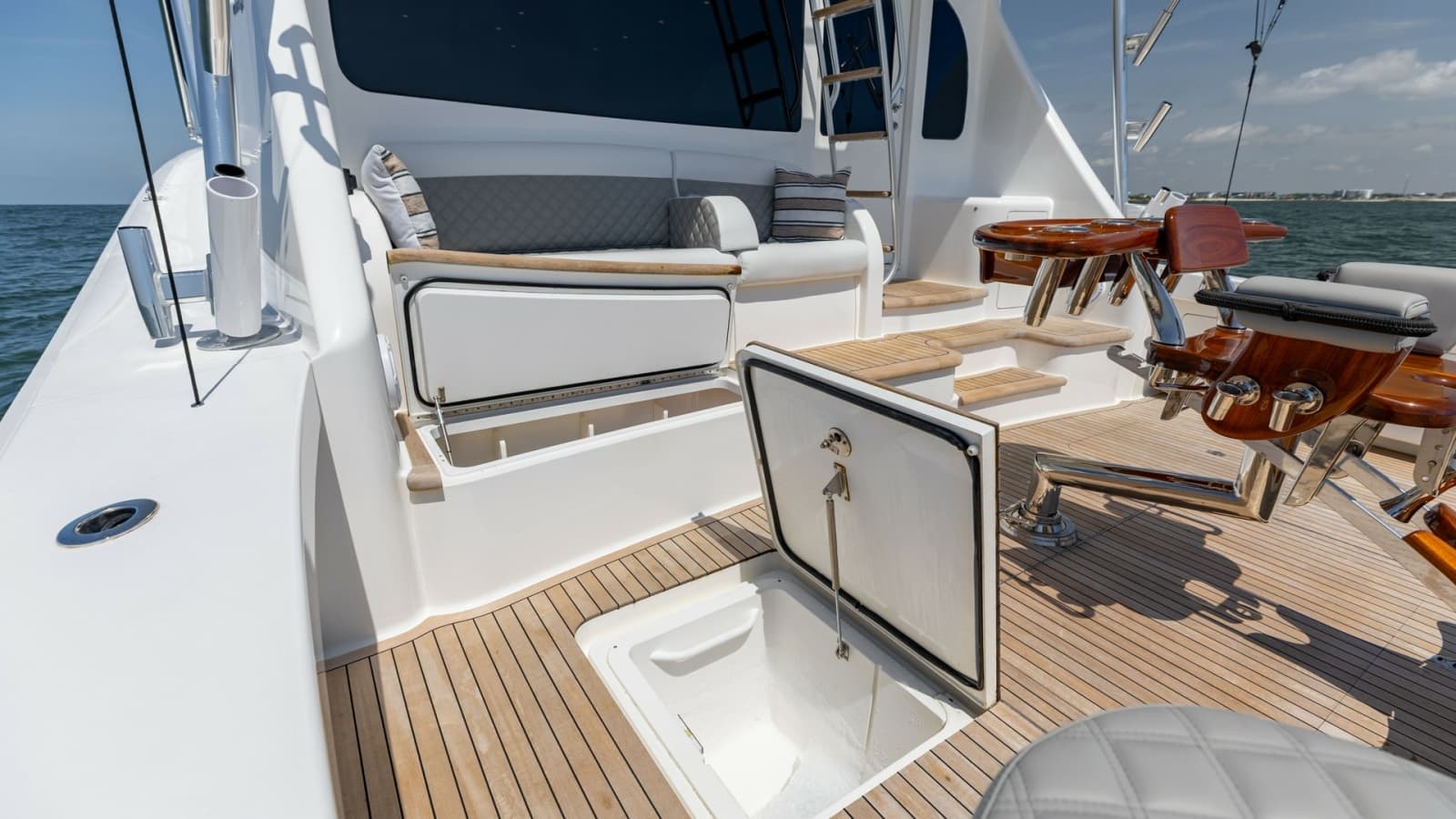 2020 Viking 62 Convertible - Photo 41