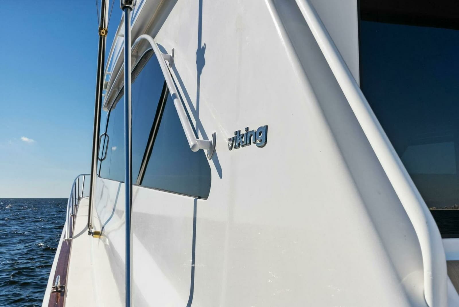 2002 Viking 65 Convertible - Photo 46