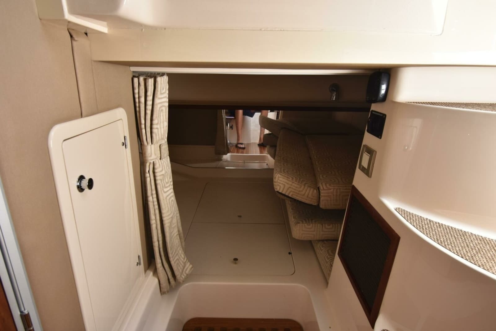 2016 Grady-White 330 Express - Photo 18