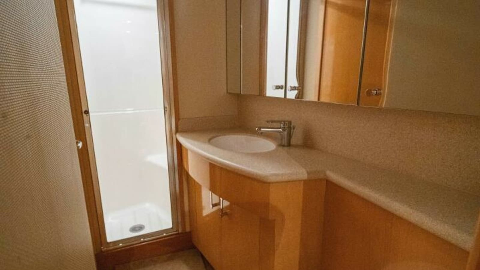 2003 Hatteras 54 Convertible - Photo 19