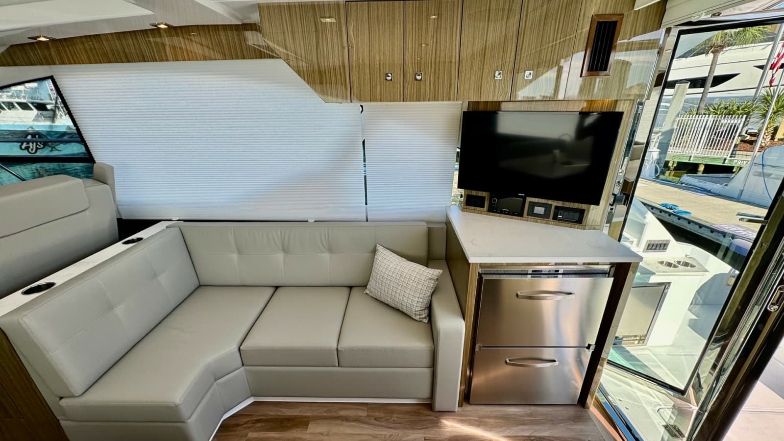 2024 Cruisers Yachts 50 Cantius - Photo 4