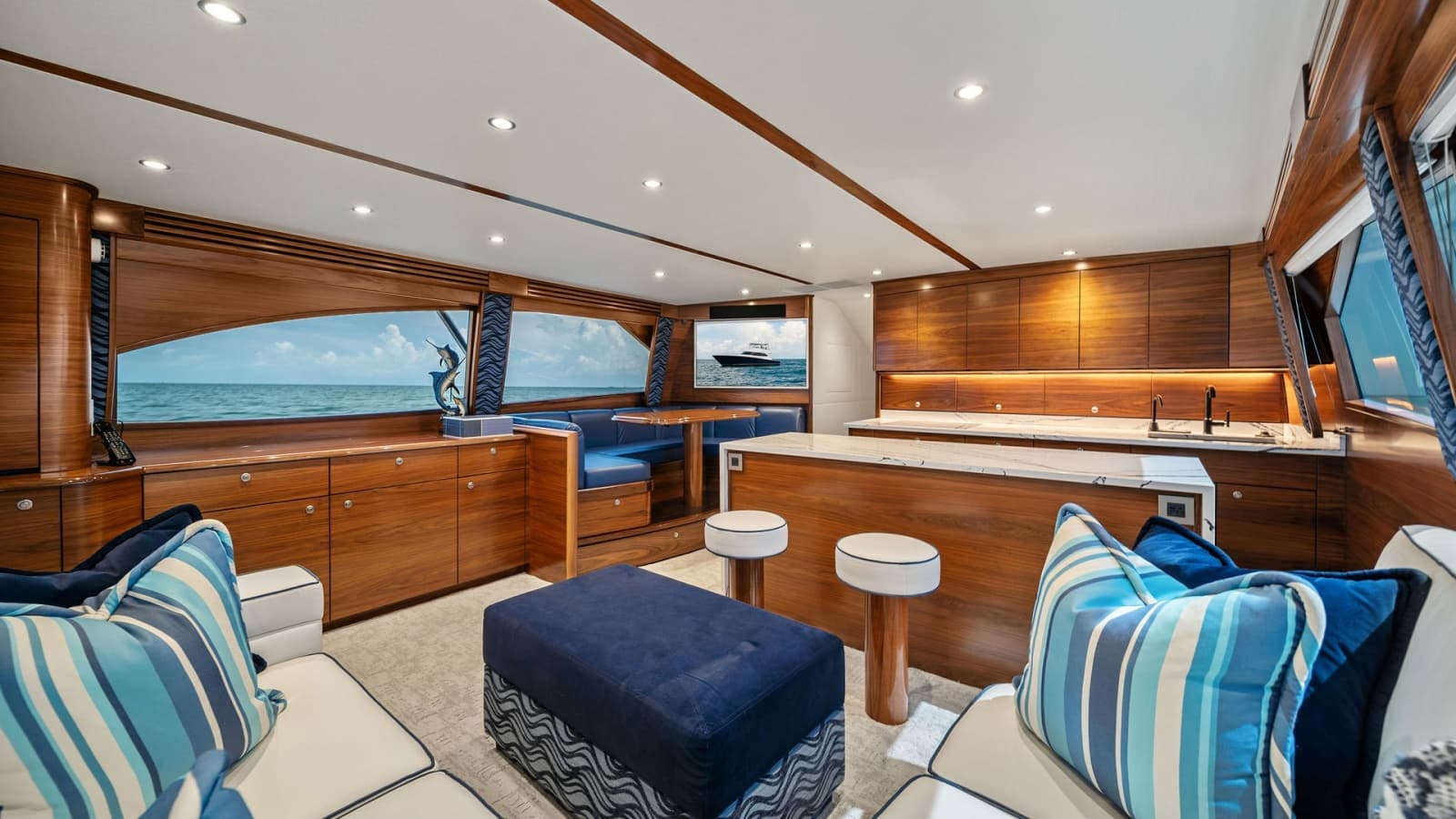 2024 Viking 64 Convertible - Photo 2