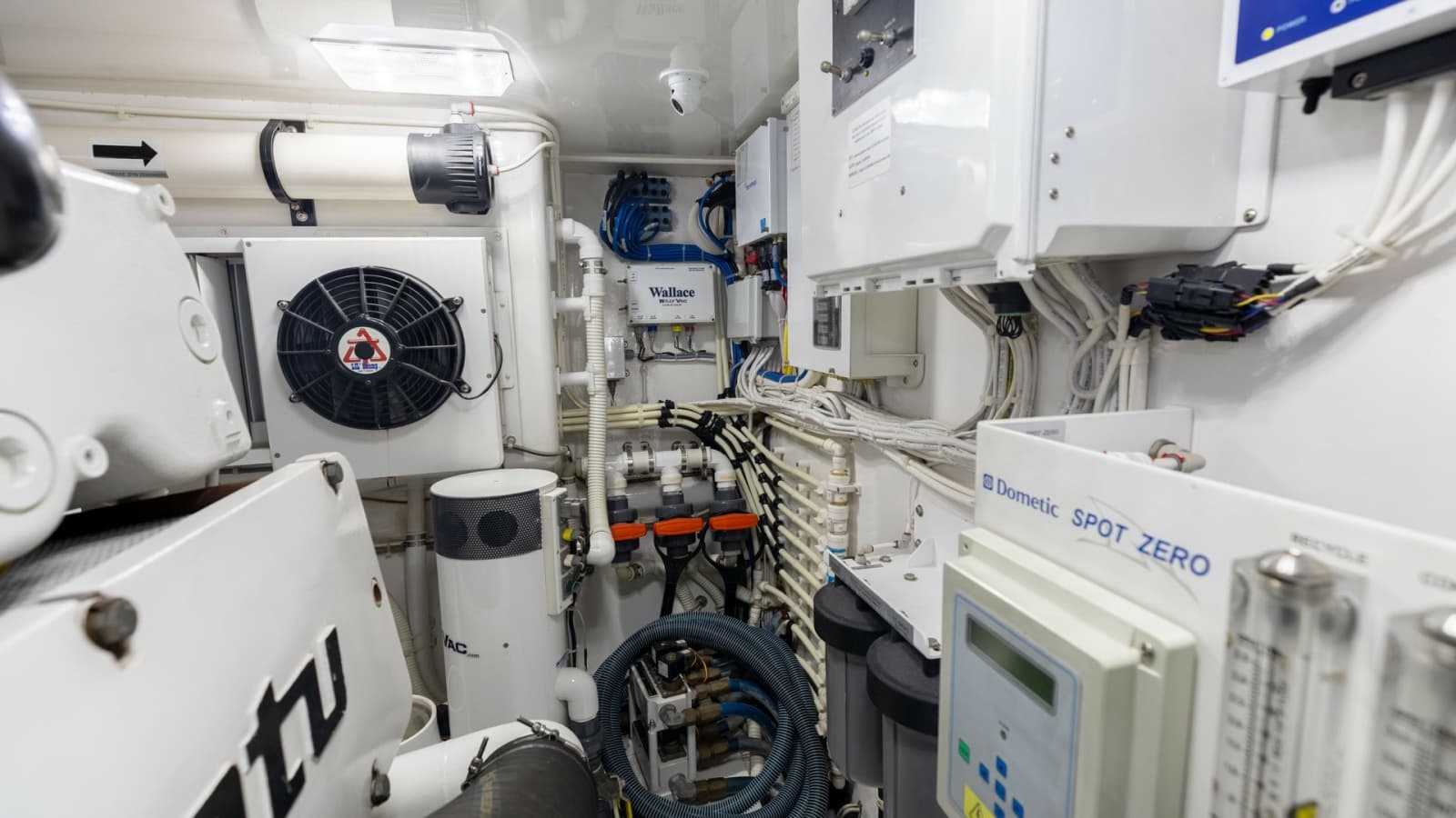 2018 Viking 72 Convertible - Photo 32