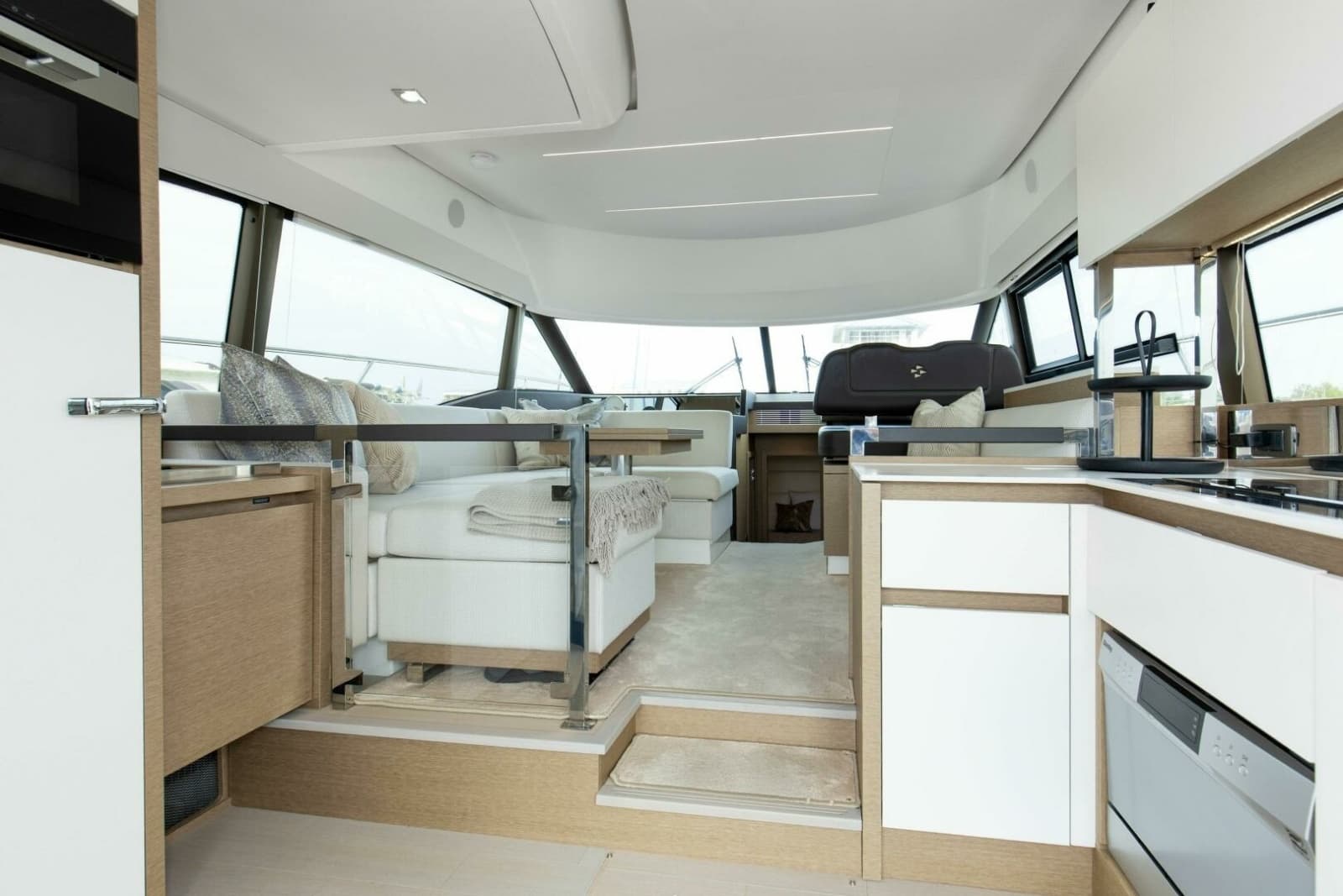 2023 Prestige 460 Flybridge - Photo 3