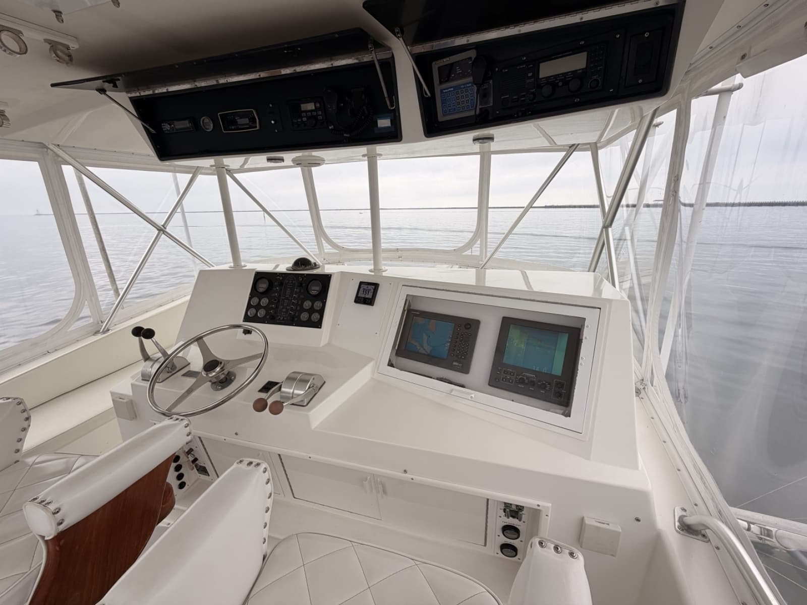 1994 Viking 50 Convertible - Photo 22