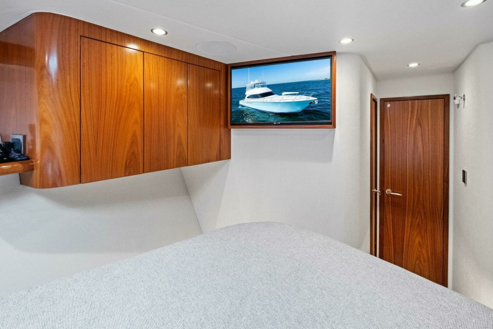 2025 Viking 58 Convertible - Photo 24