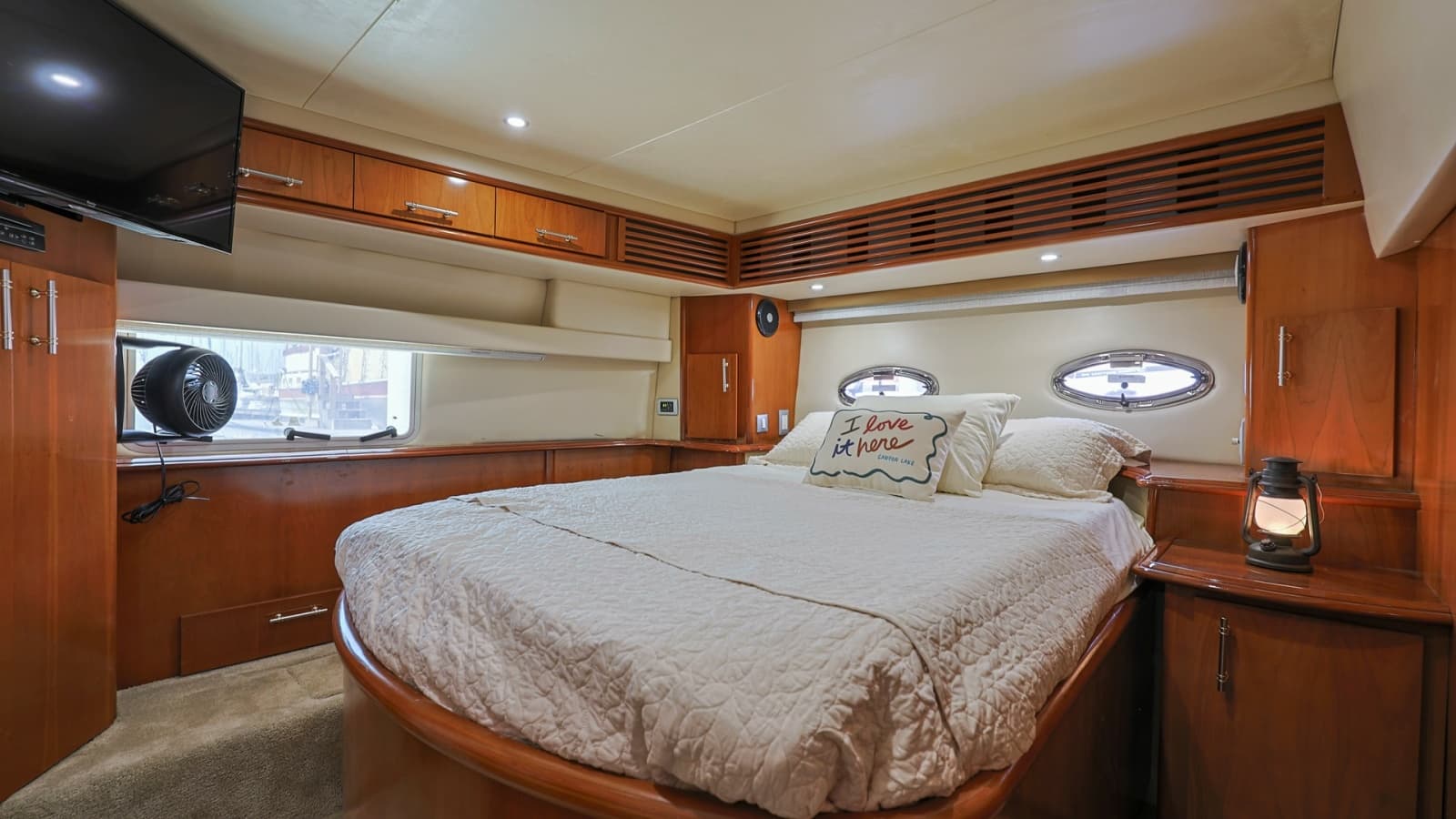 2006 Carver 396 Motor Yacht - Photo 27