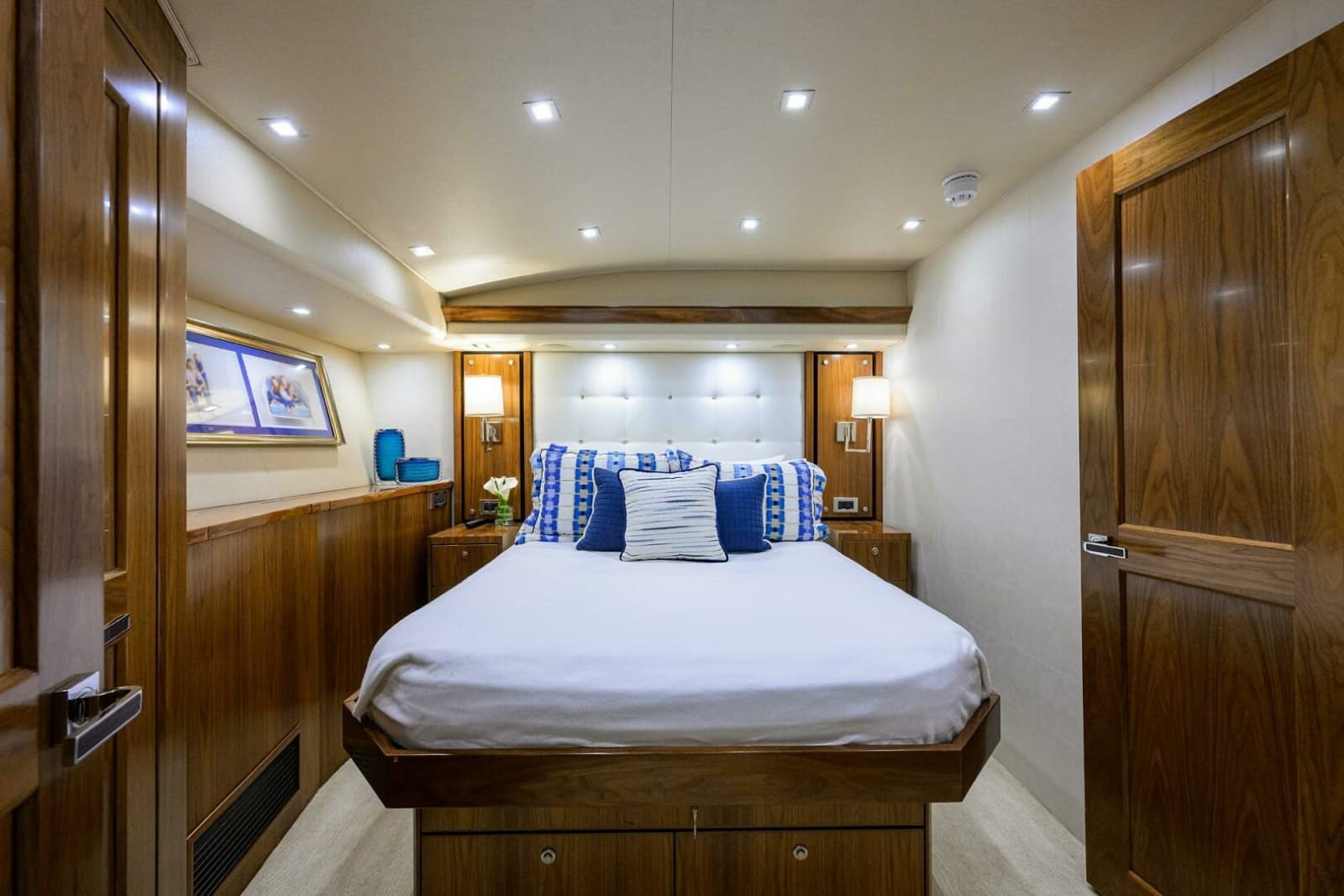 2020 Viking 92 Enclosed Bridge - Photo 30