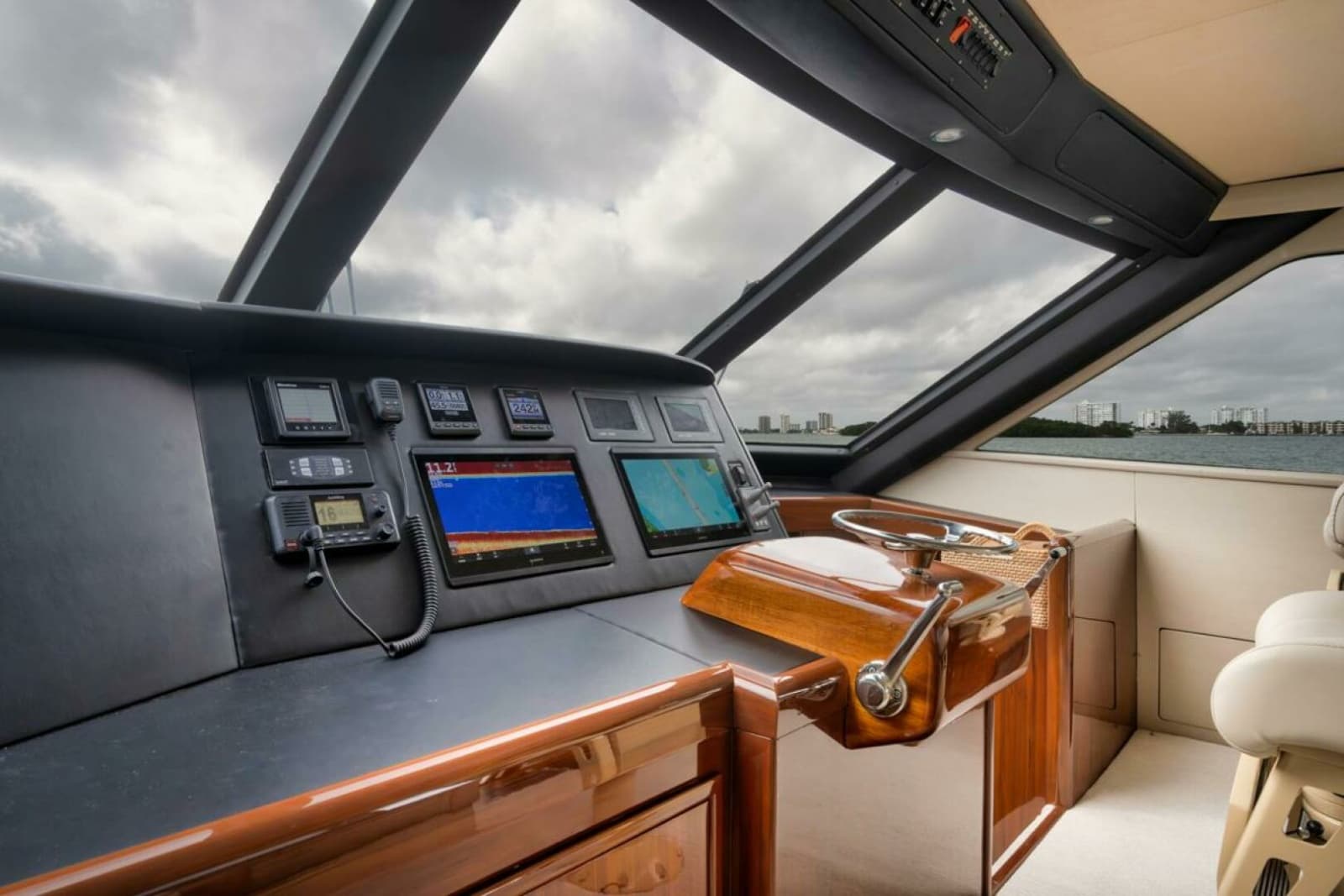 2007 Viking 52 Sport Coupe - Photo 11