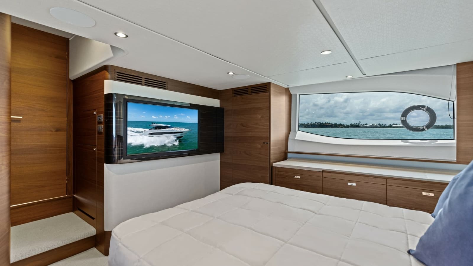 2026 Princess V55 - Photo 28