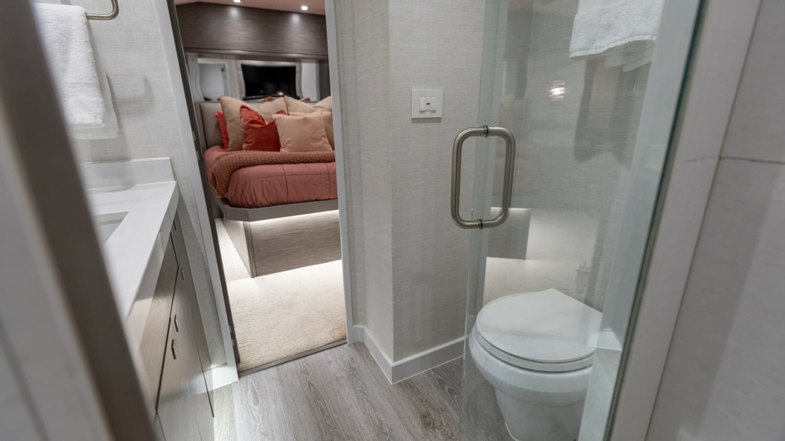 2021 Hatteras 65 GT - Photo 44