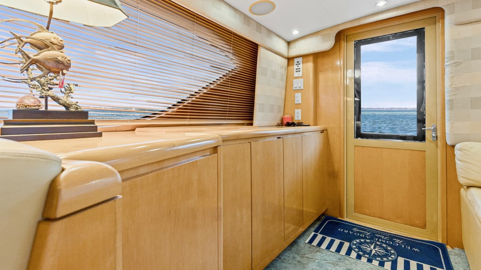 1999 Hatteras 60 Enclosed Bridge Convertible - Photo 7