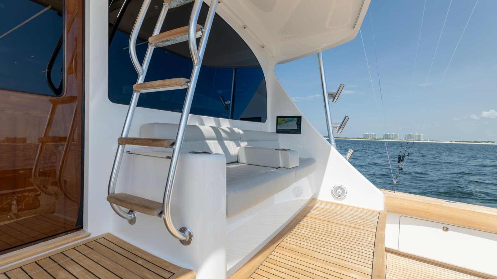2025 Viking 74 Convertible - Photo 38