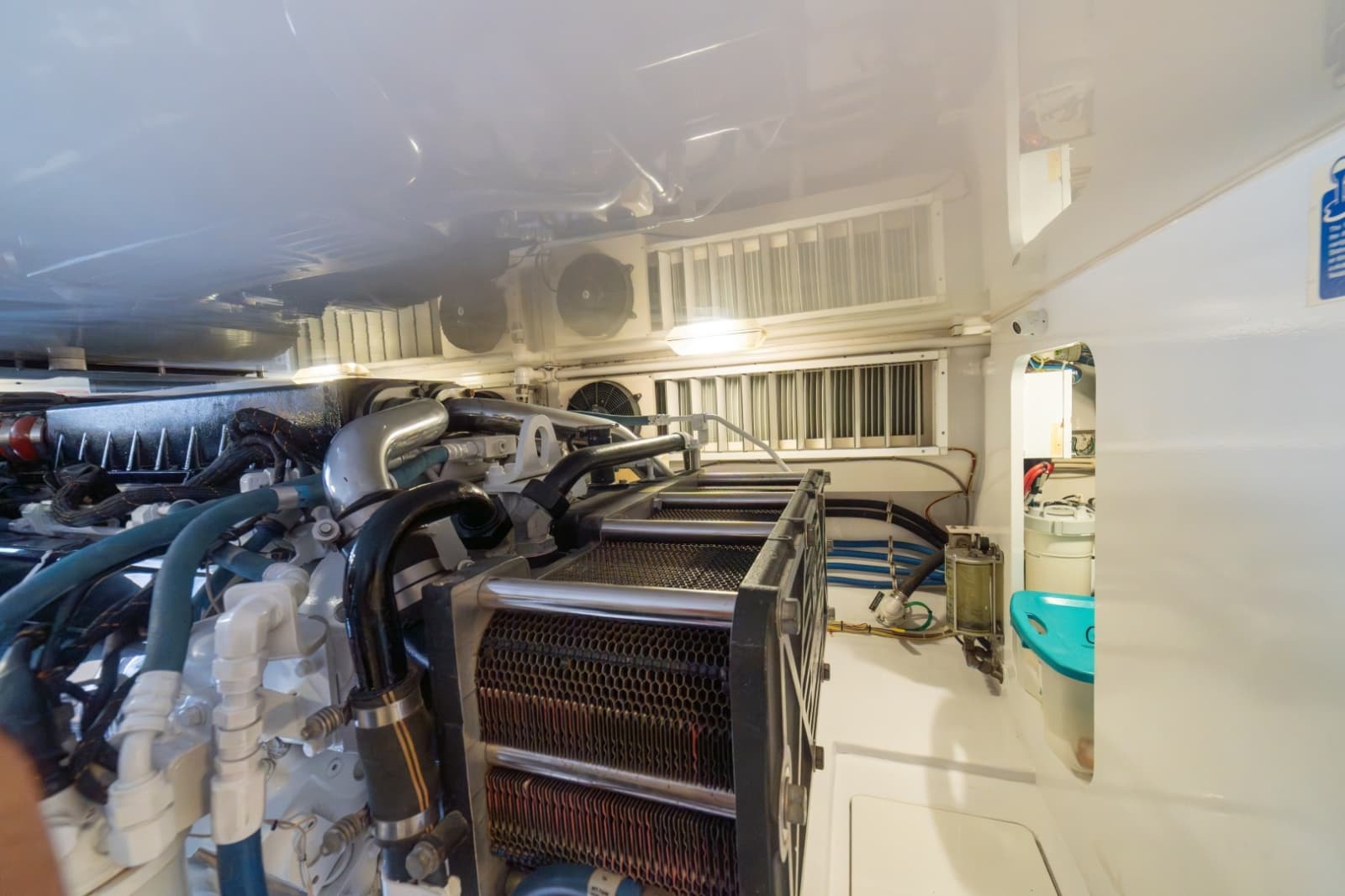 2012 Viking 60 Convertible - Photo 78