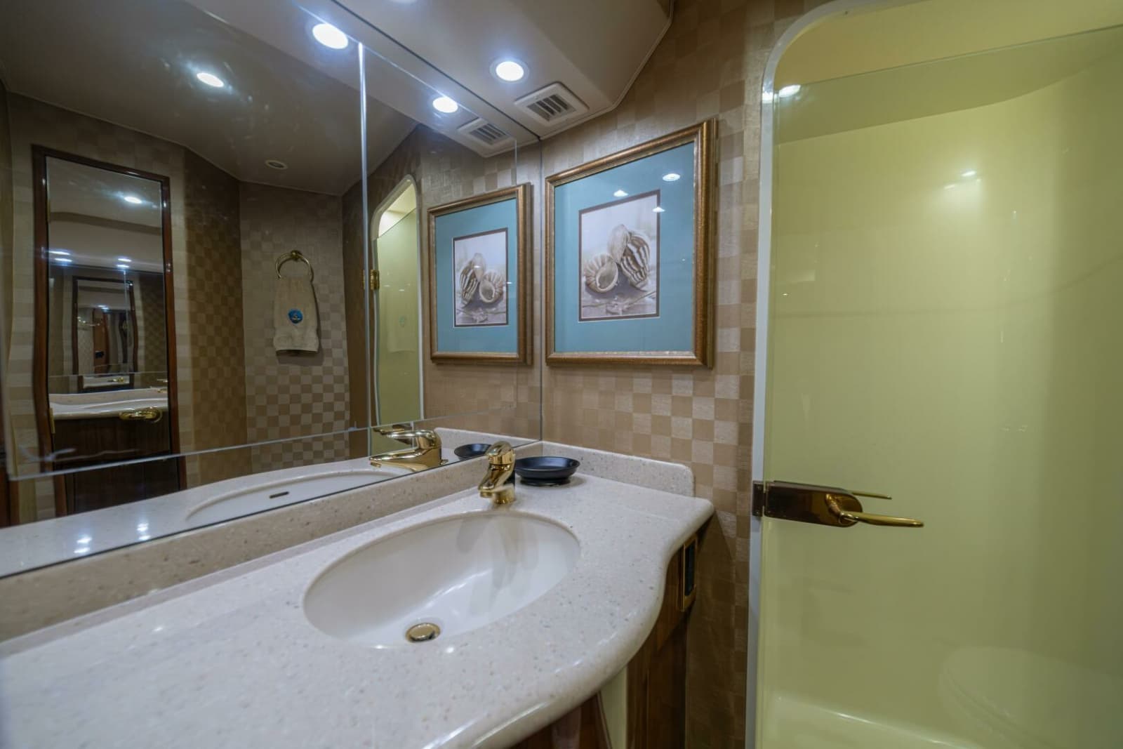 2006 Viking 56 Convertible - Photo 64