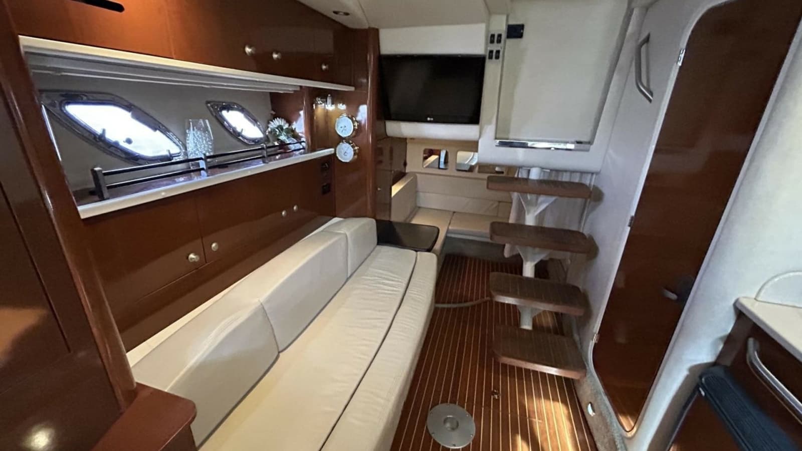 2009 Sea Ray 310 Sundancer - Photo 9
