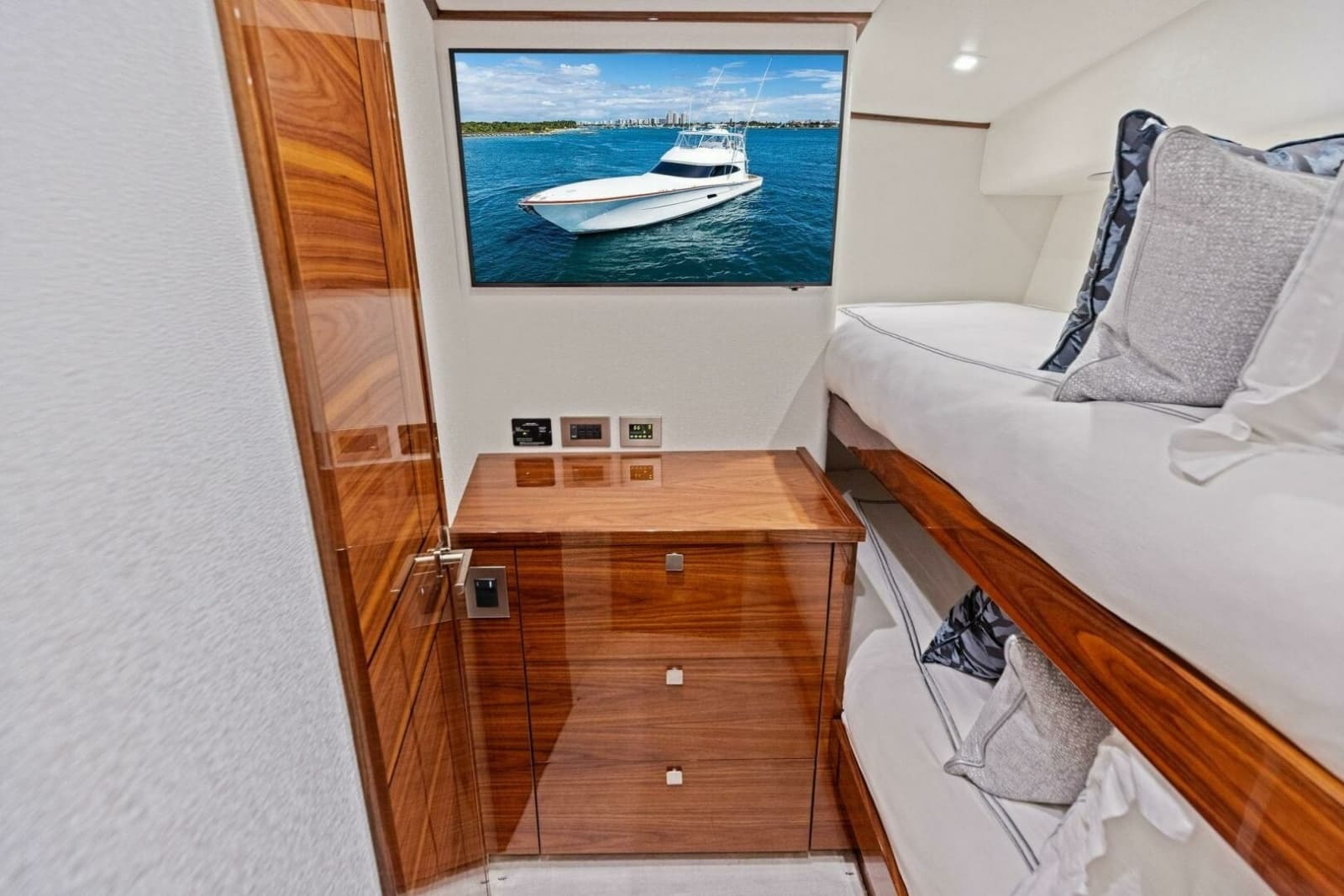 2026 Viking 82 Convertible - Photo 131