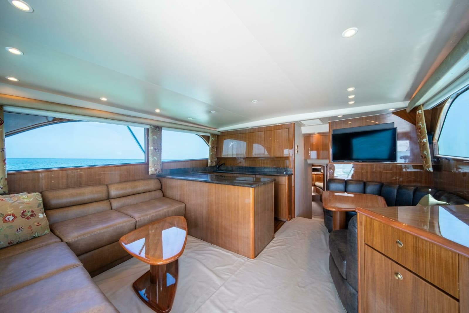 2006 Viking 52 Convertible - Photo 8
