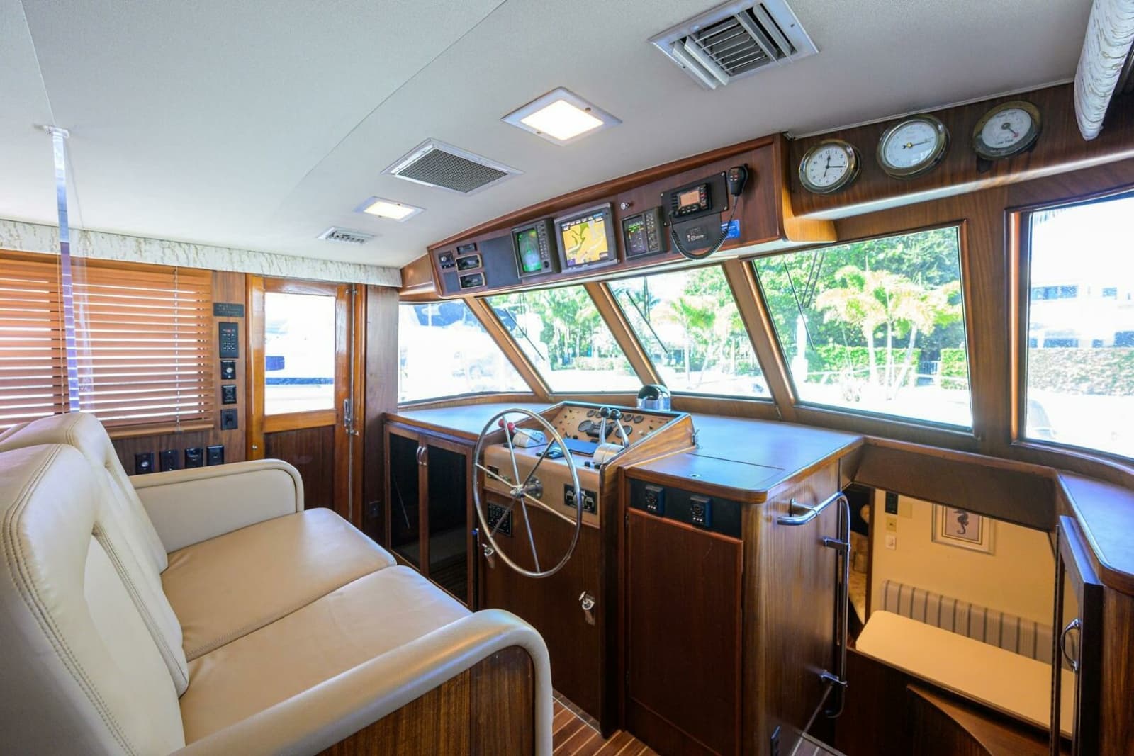 1987 Hatteras 63 Motor Yacht - Photo 16