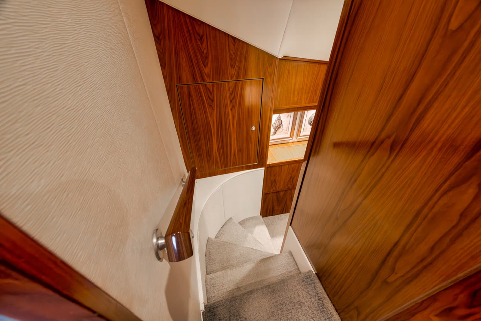 2020 Viking 68 Convertible - Photo 12