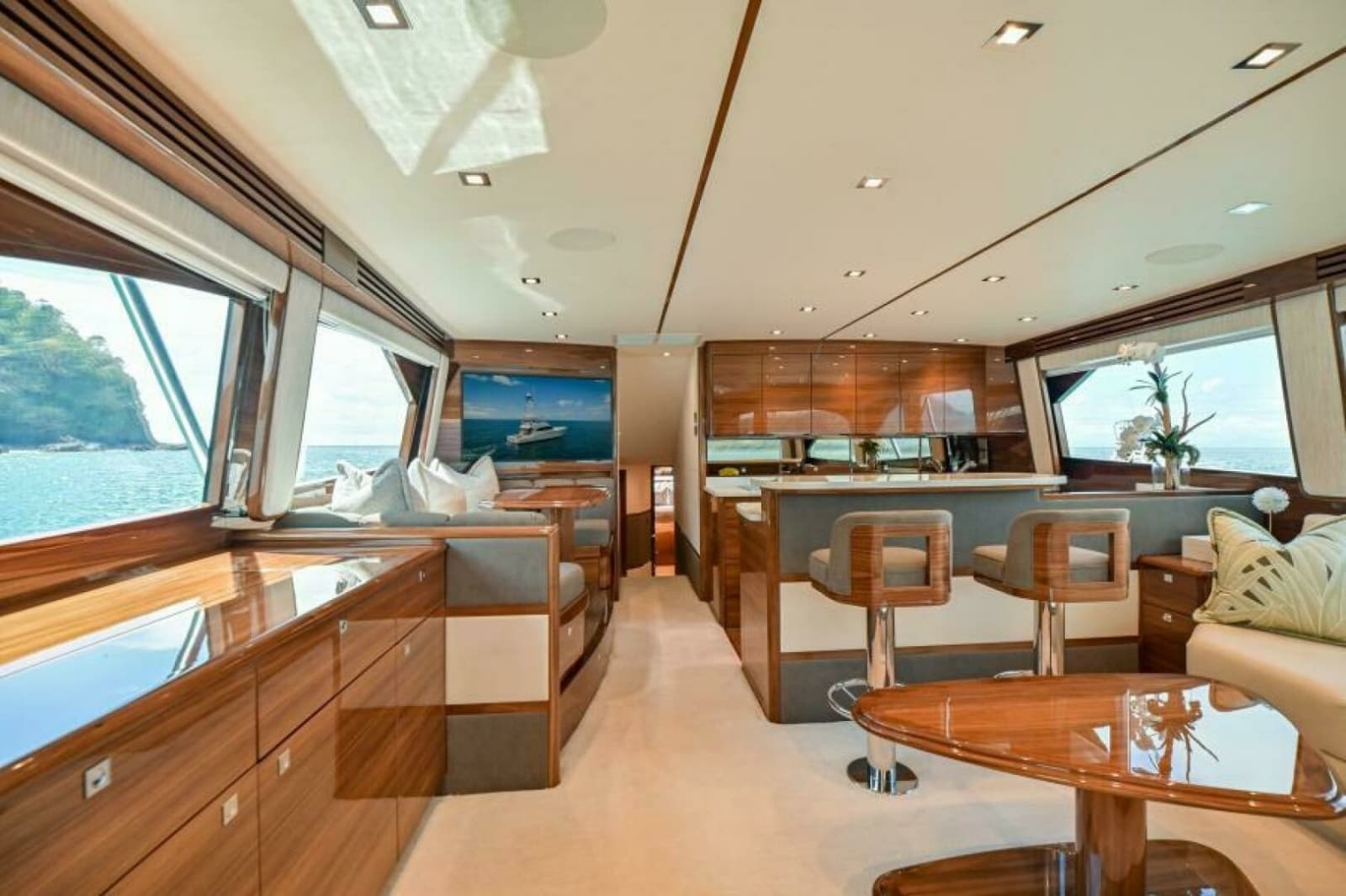2023 Viking 64 Convertible - Photo 3